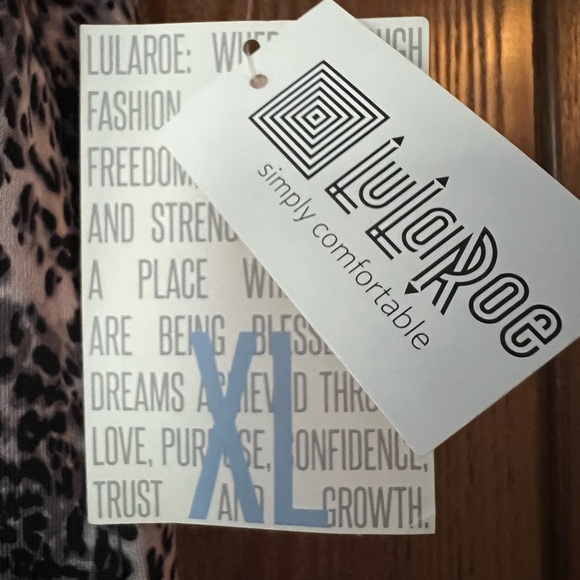 LuLaRoe Gigi top - Picture 3 of 7